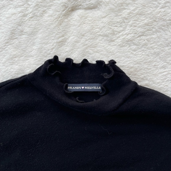 brandy melville black long sleeve crop top - Picture 2 of 2